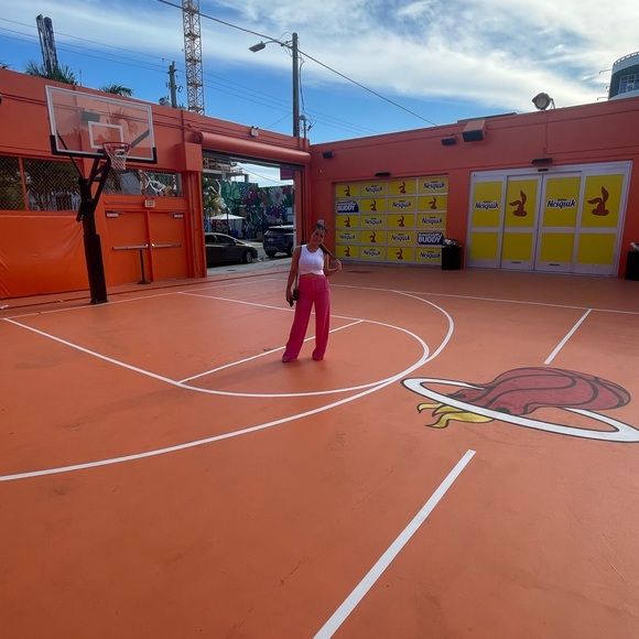 Meet your Posher, Lindsey - Picture 2 of 3